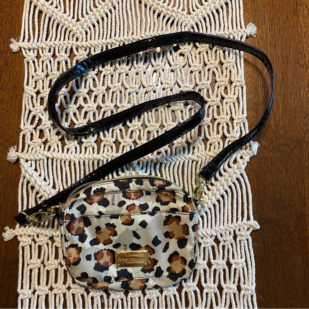 Betsey Johnson
Leopard Crossbody